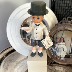 Madame Alexander Ring Bearing Ring Box